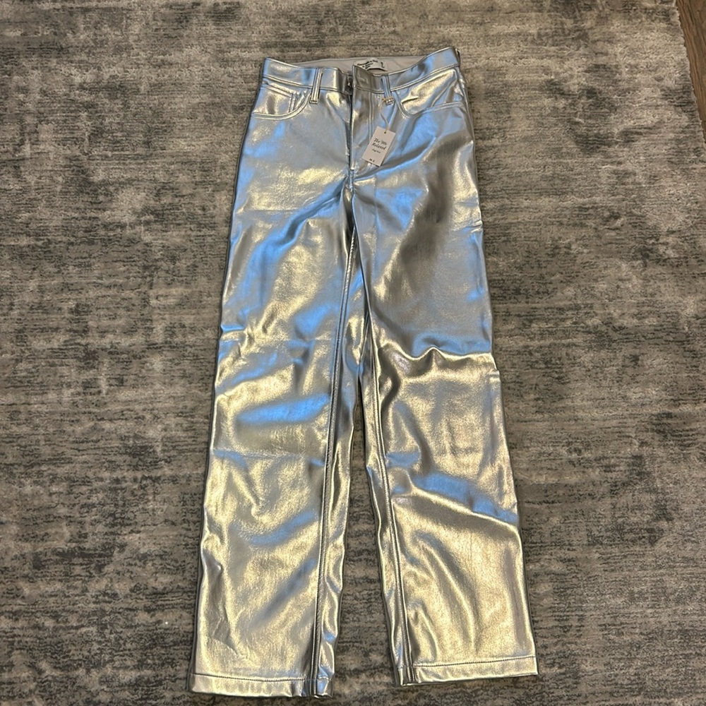 Abercrombie Leather 90s relaxed silver pant size 26